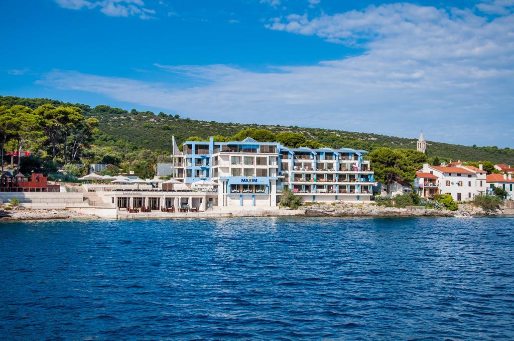 Hotel Maxim Bozava Exterior photo